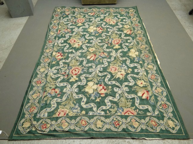 Crewel work style rug. 7' x 9'.