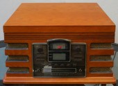CROSLEY CR2406A RECORD PLAYER/