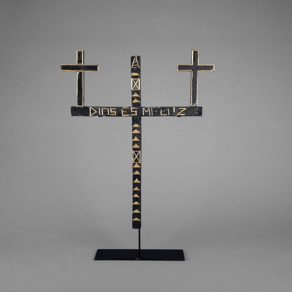 CROSS WITH STRAW APPLIQUéCross with