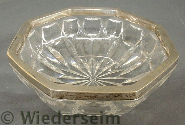 Crystal glass centerpiece bowl of