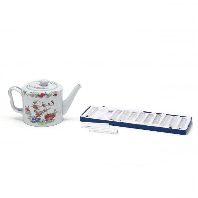 CRYSTAL KNIFE RESTS AND SPODE
