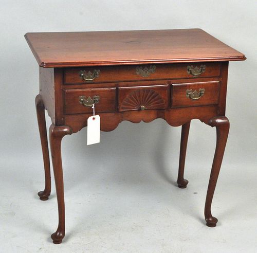 CT QUEEN ANNE SHELL CARVED