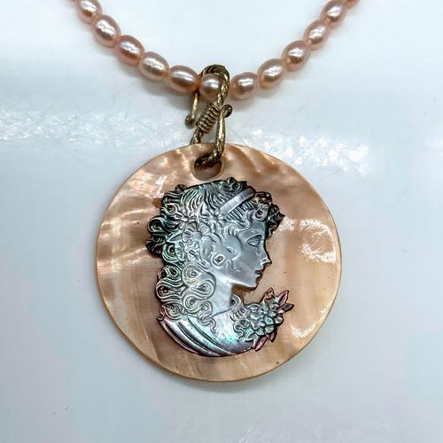 CULTURED PEARLS WITH MOTHER OF