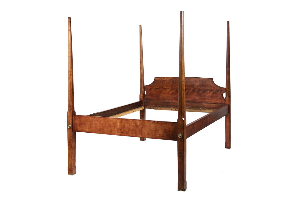 CUSTOM BENCH-MADE BED - Replica