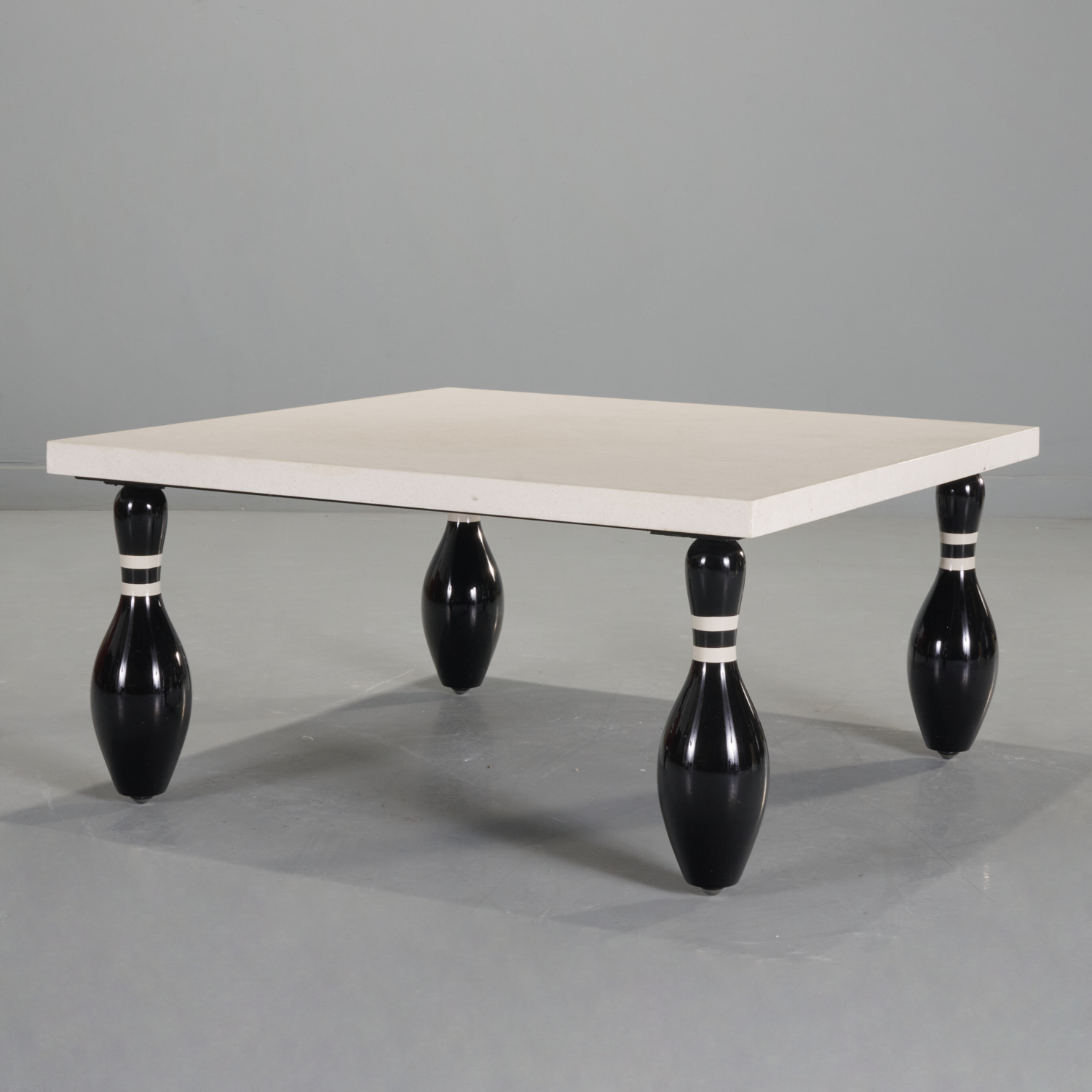 CUSTOM COFFEE TABLE 20th c., USA,