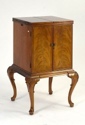 CUSTOM MAHOGANY TWO DOOR CABIN