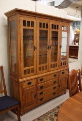 CUSTOM OAK CRAFTSMAN-STYLE CHI