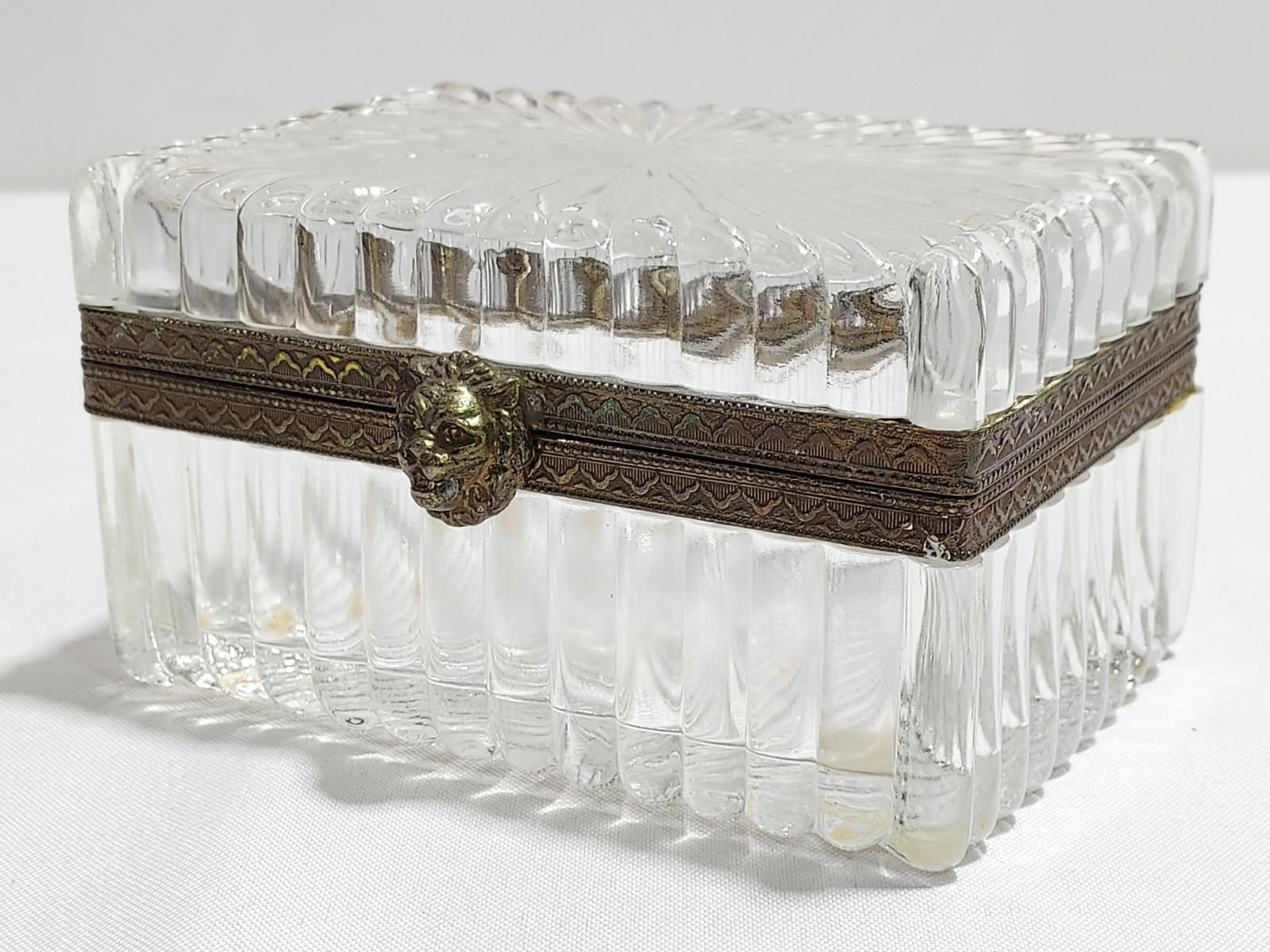 CUT CRYSTAL JEWELRY CASKET WITH