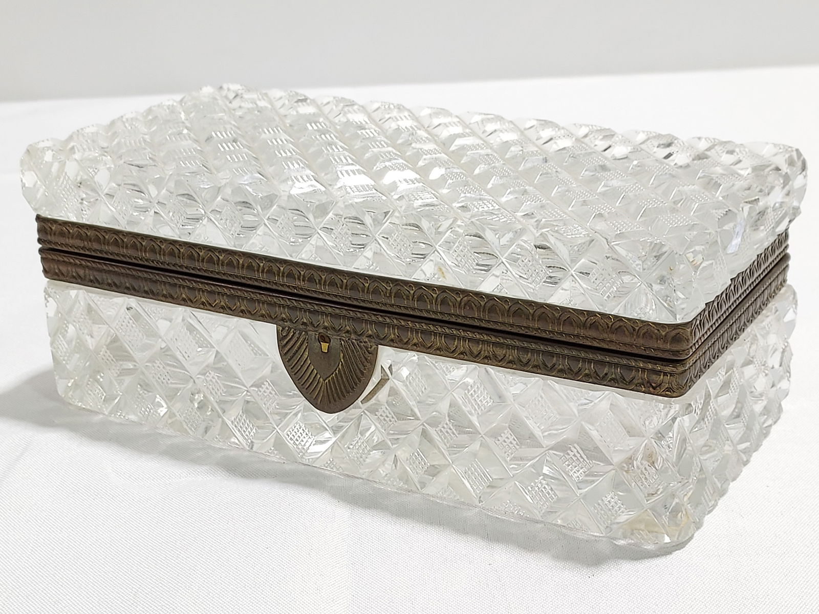 CUT CRYSTAL JEWELRY CASKET WITH