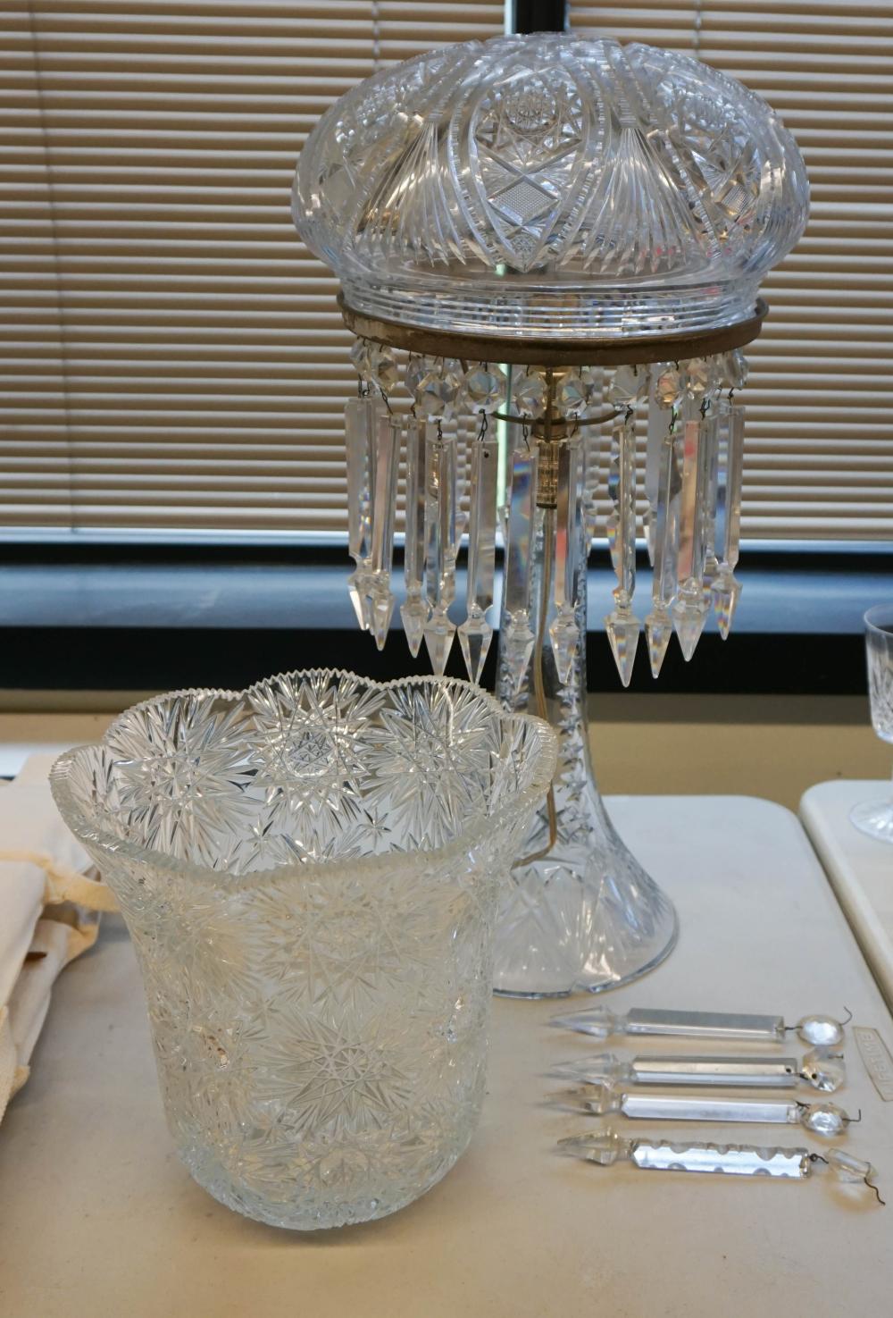 CUT CRYSTAL TABLE LAMP WITH A