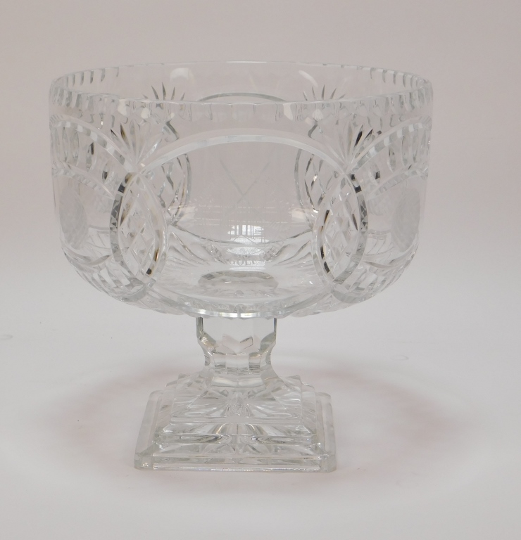 CUT CRYSTAL WALL STREET GOLF TROPHY