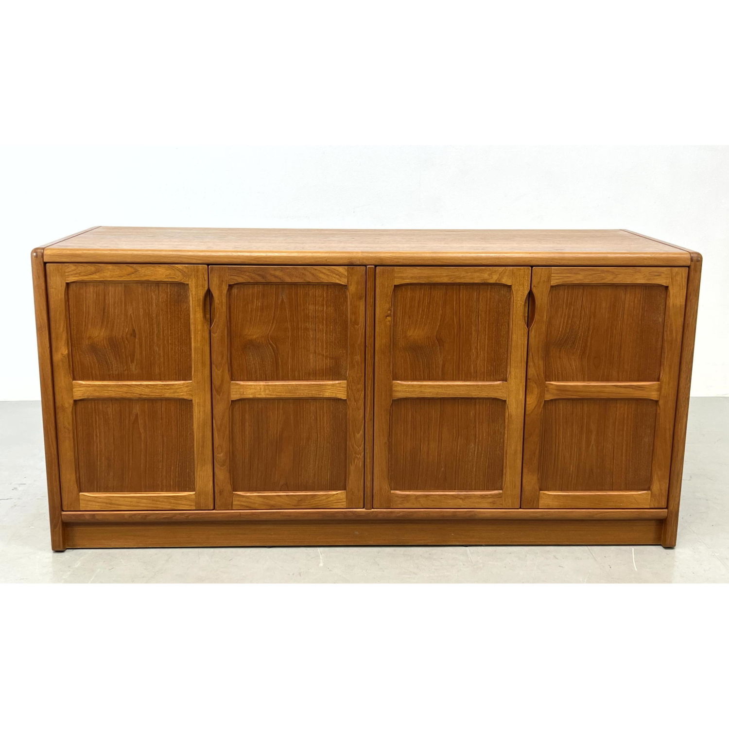 D-SCAN 4 Door Credenza Cabinet