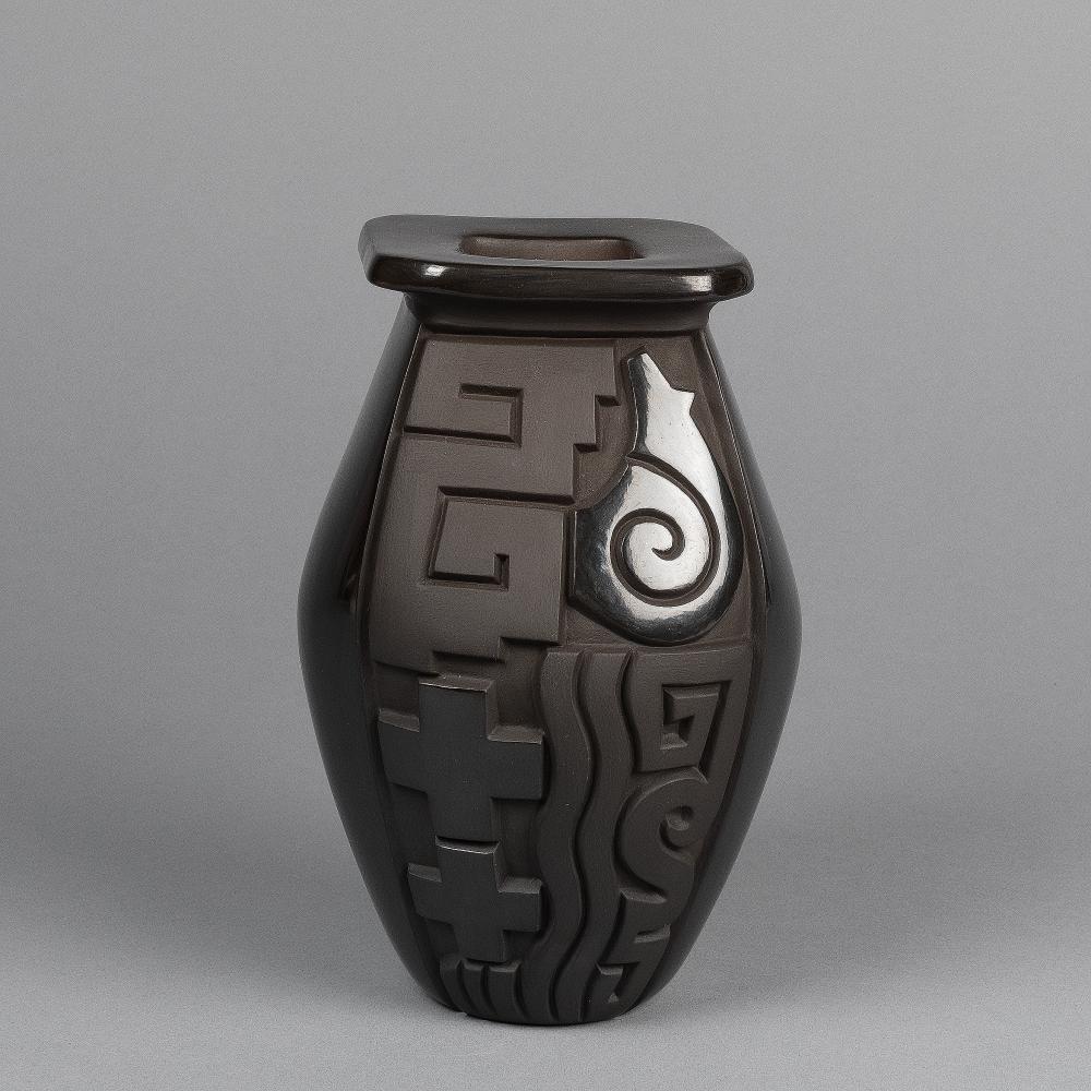 DANIEL BEGAY, SQUARE JAR WITH BEARS