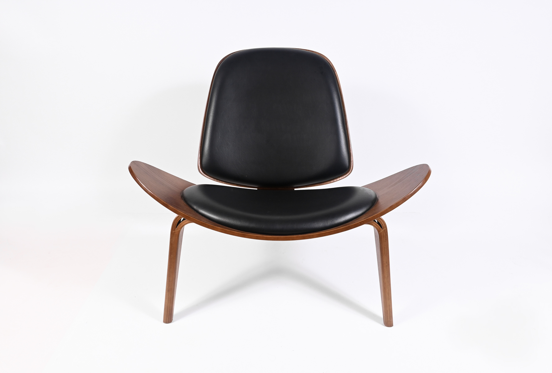 DANISH LOUNGE CHAIR AFTER HANS