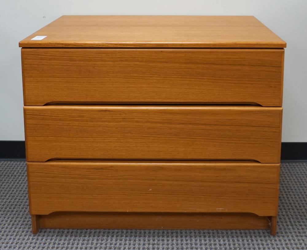 DANISH MID-CENTURY MODERN TEAK SIDE