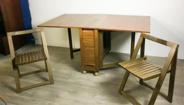 DANISH MODERN GATELEG TABLE WITH