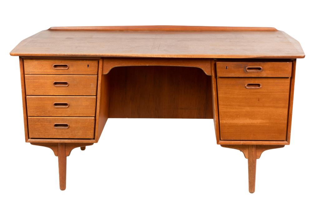 DANISH MODERN TEAK DESKDanish