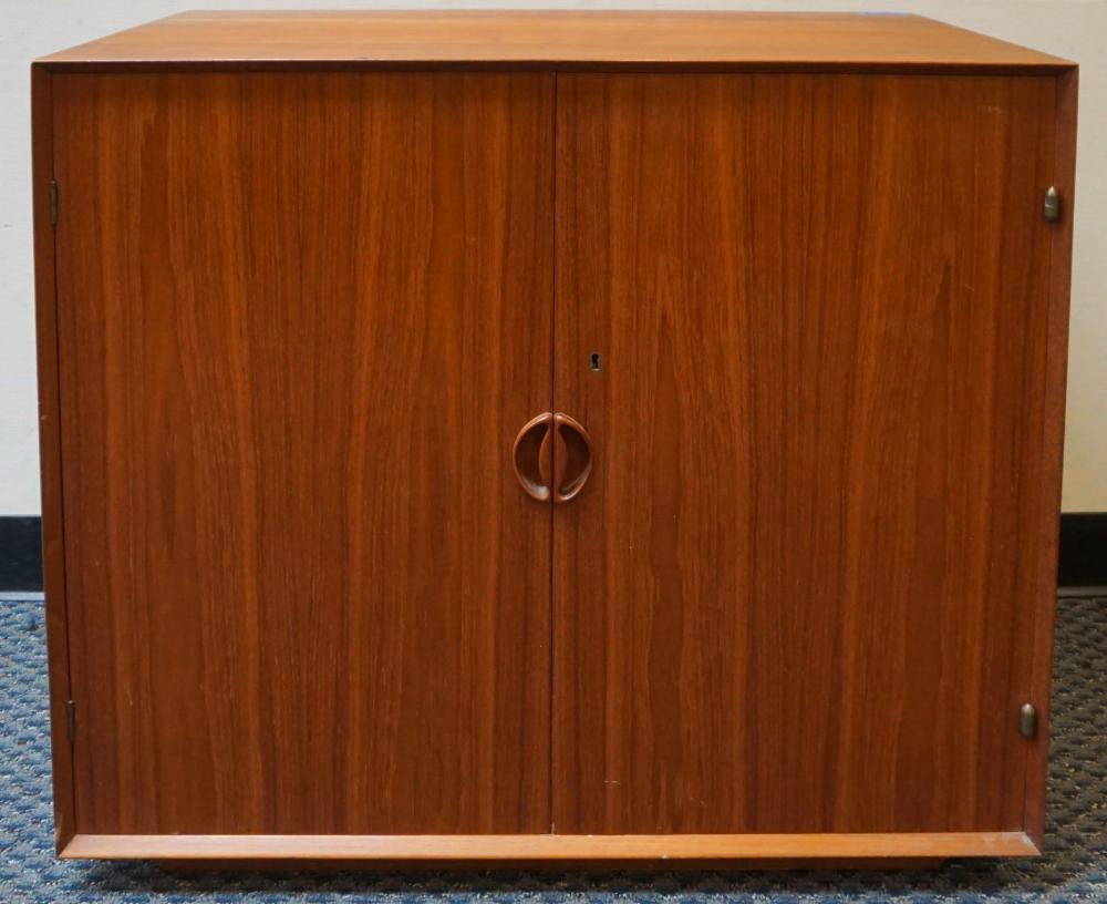 DANISH TEAK DOUBLE DOOR LINEN PRESS