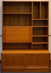 DANISH TEAK FINISH HUTCH CABIN