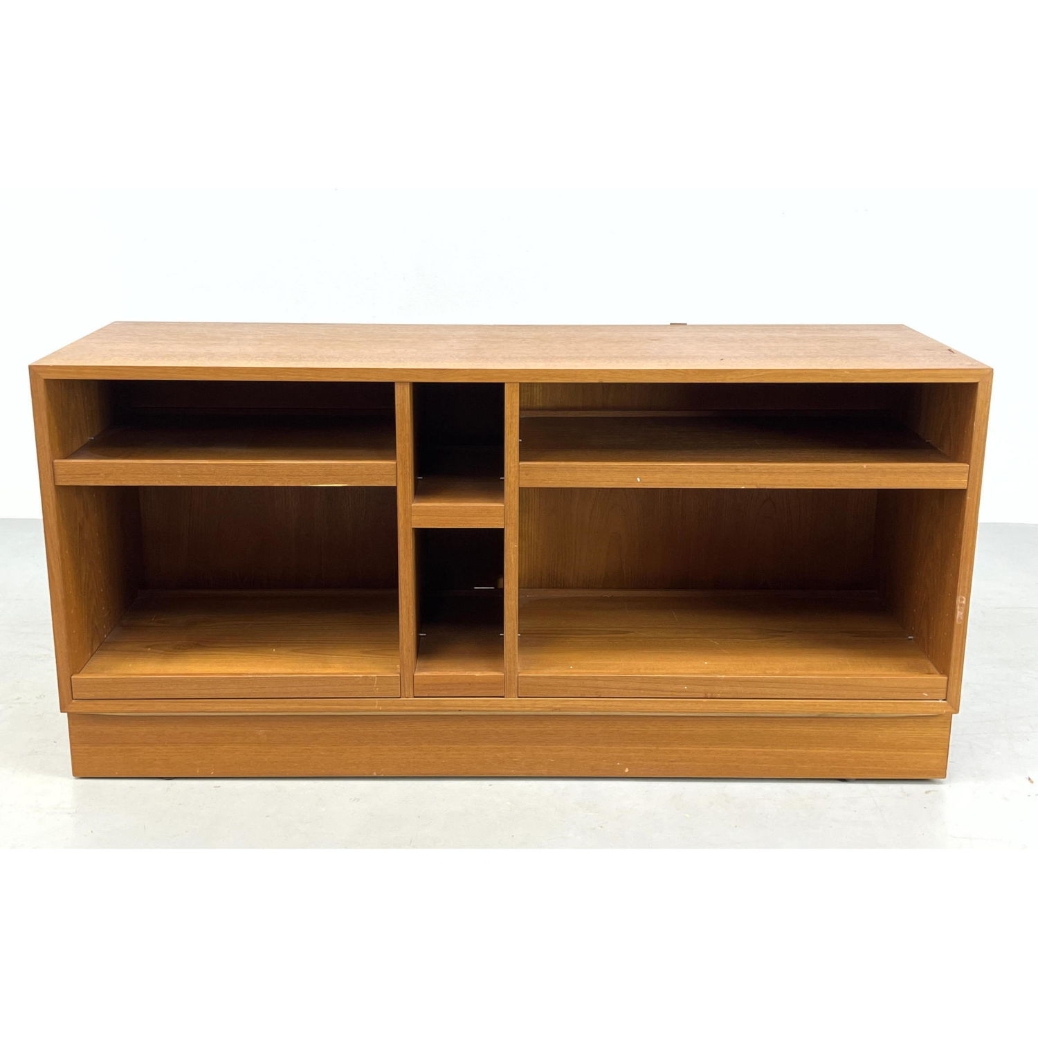 Danish Teak Hundevad Media