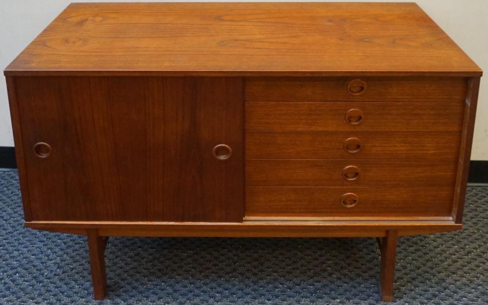 DANISH TEAK SERVER CREDENZA, 31 1/8