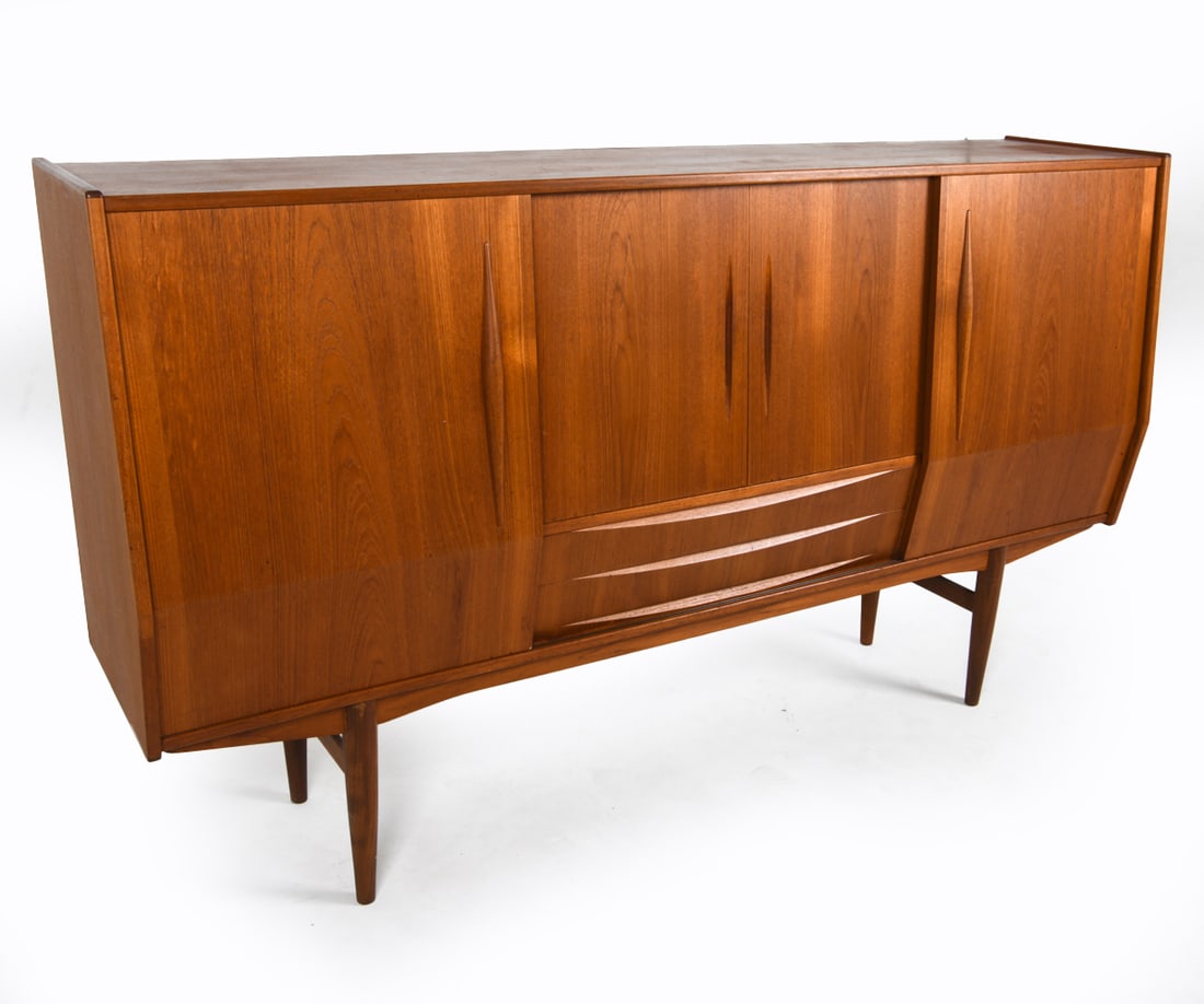 DANISH TEAK SIDEBOARD W/ DRYBAR