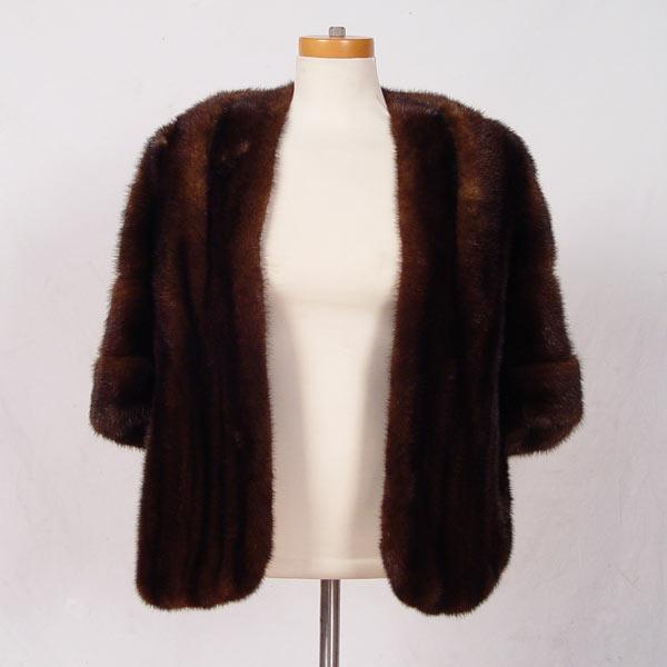 DARK BROWN MINK CAPE: Short cape