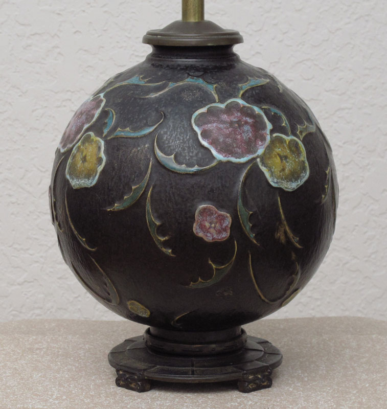 DAVART NY ROSEVILLE POTTERY LAMP:
