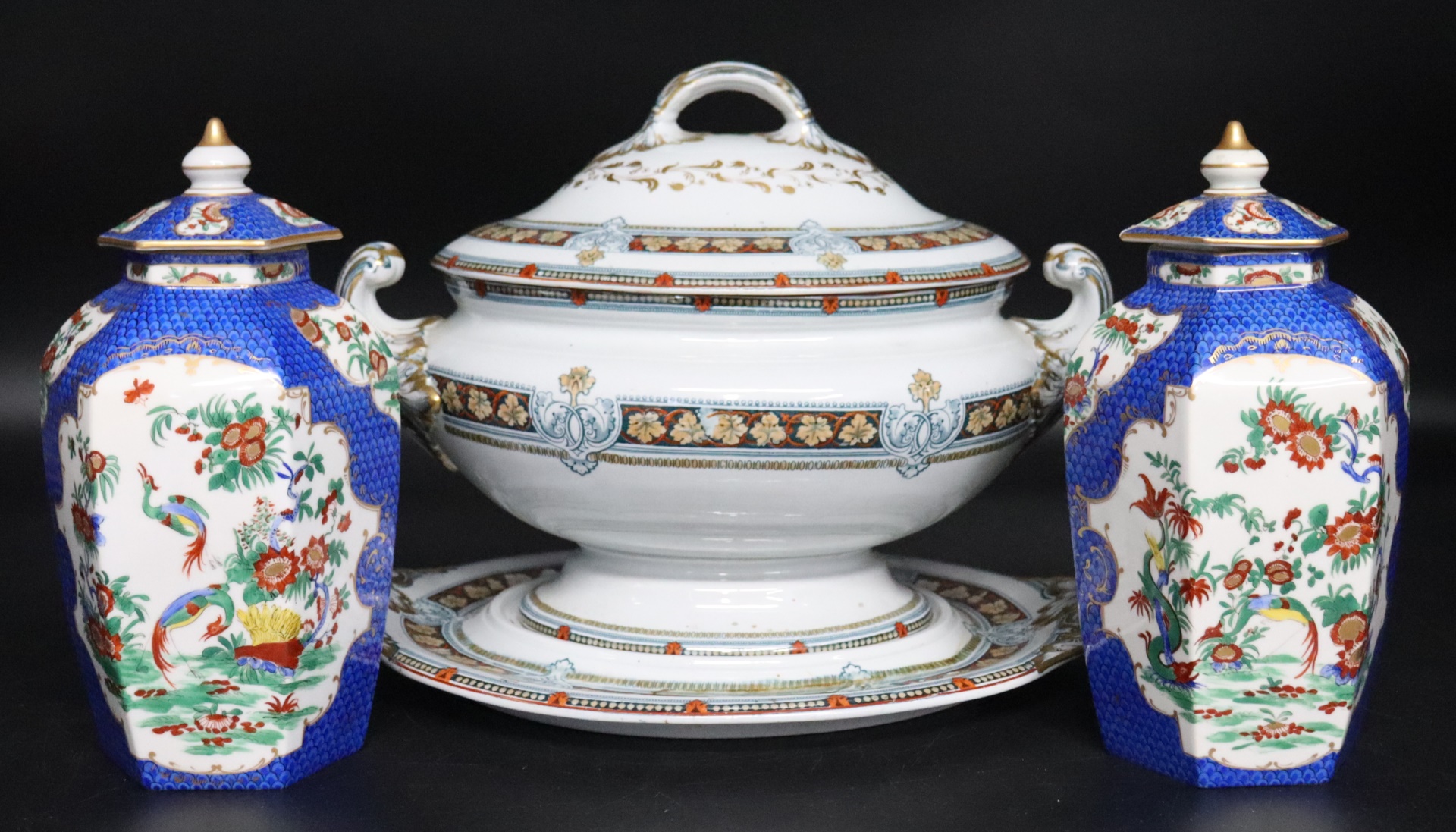DAVENPORT PORCELAIN LIDDED TUREEN &
