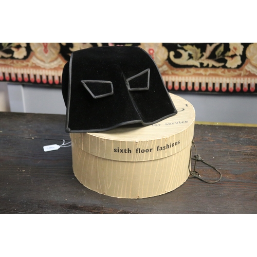 David Jones card hat box, along