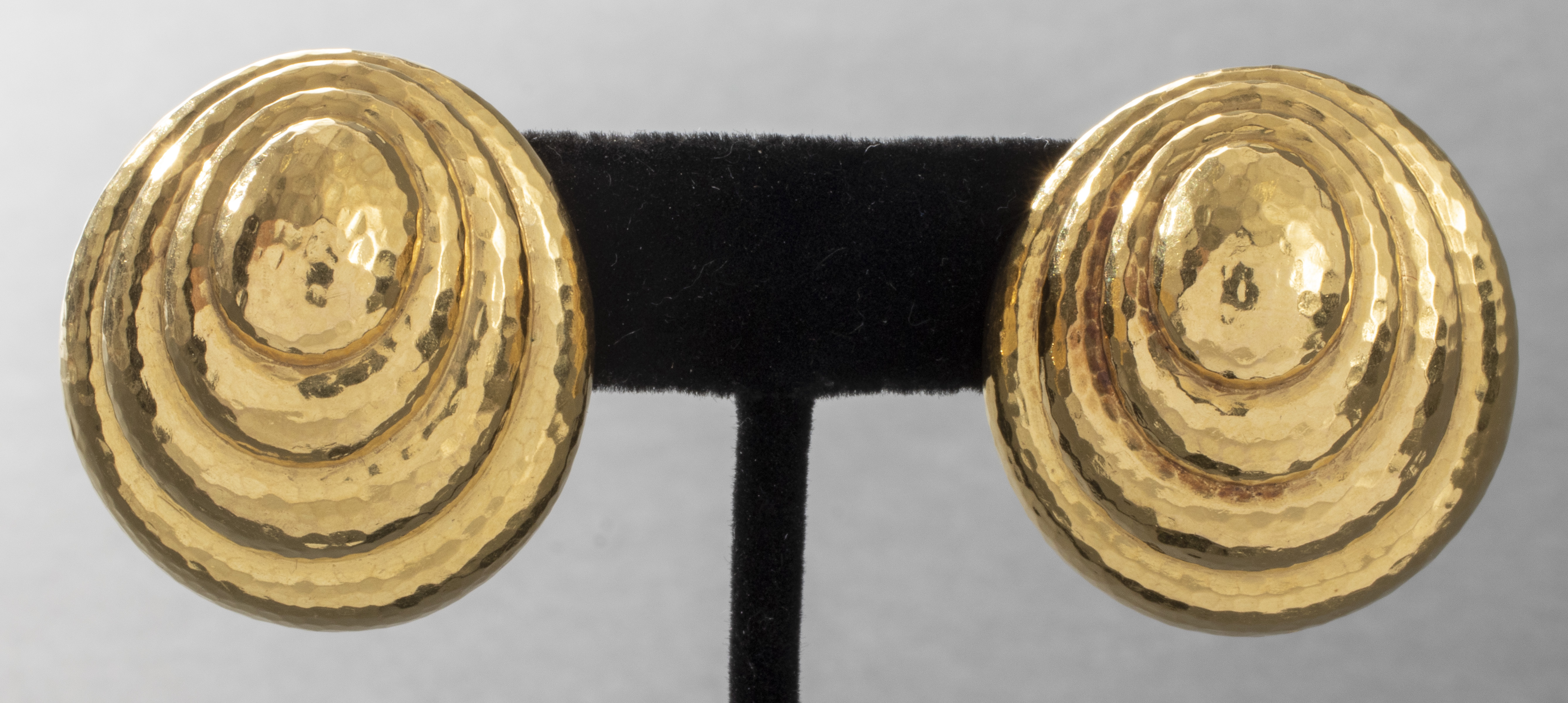 DAVID WEBB 18K YELLOW GOLD SHELL