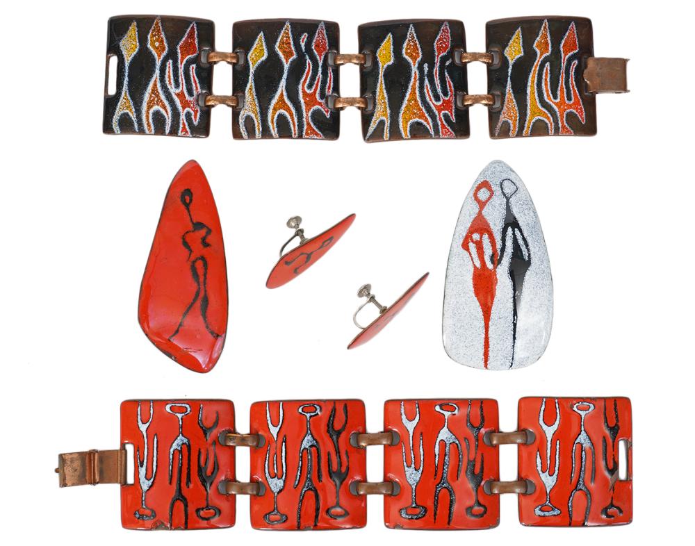 DE PASSILLE ENAMELED SET, PIN & 2