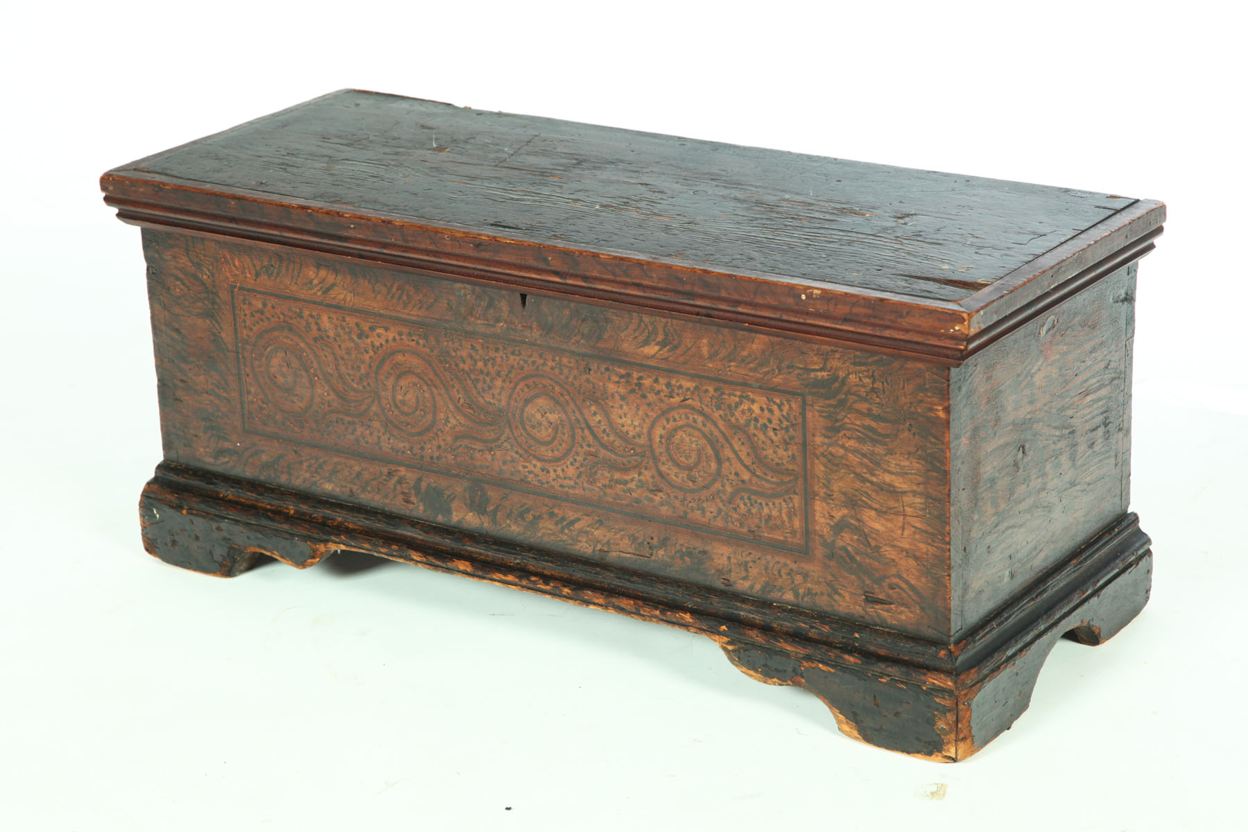 DECORATED BLANKET CHEST. 
