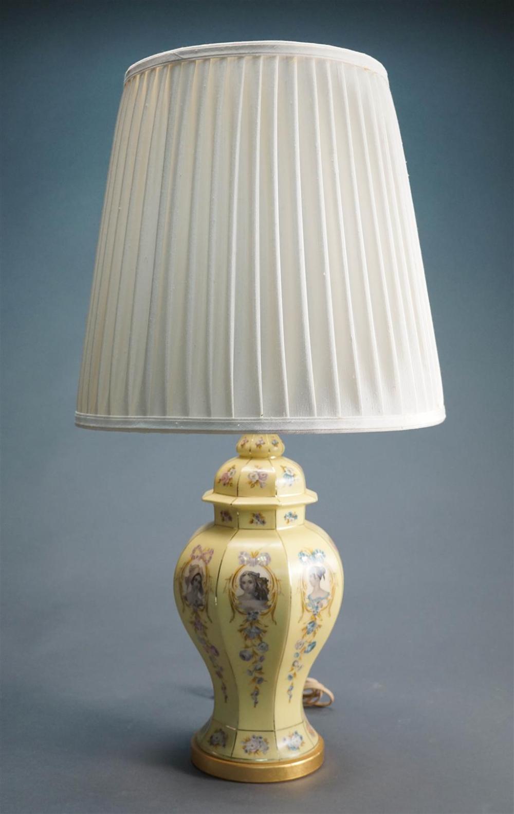 DECORATED CERAMIC TABLE LAMP, H: 30