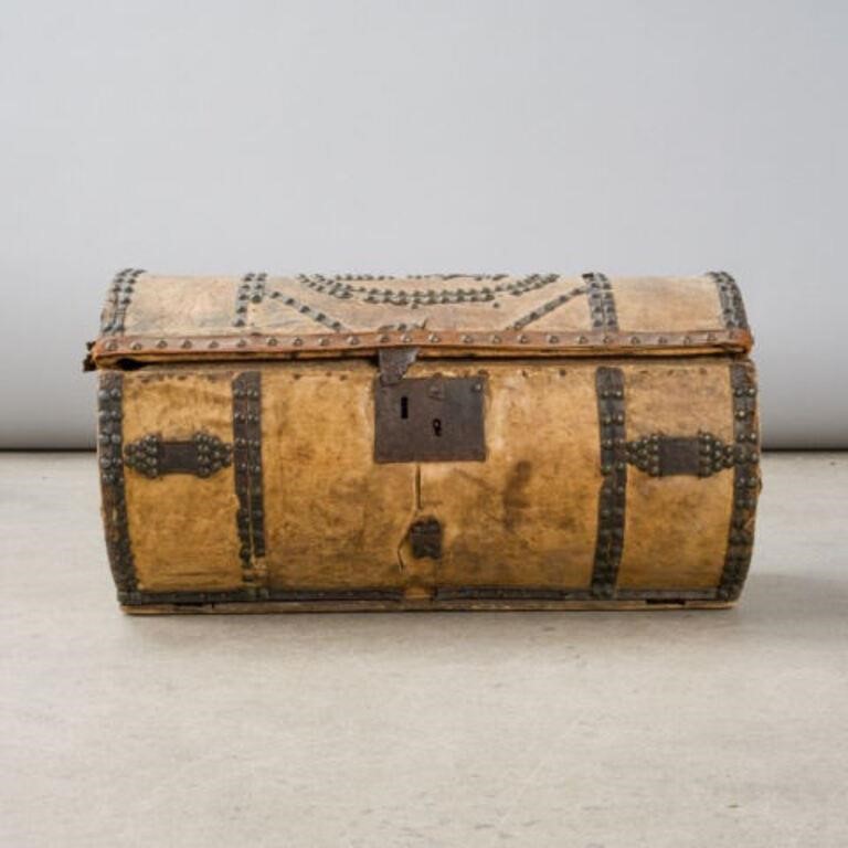 DECORATED TRAVELLER'S TRUNKAn