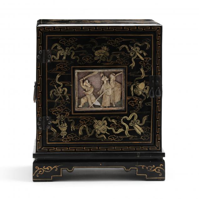 DECORATIVE CHINESE LACQUERED
