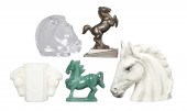 Decorative horse grouping to i