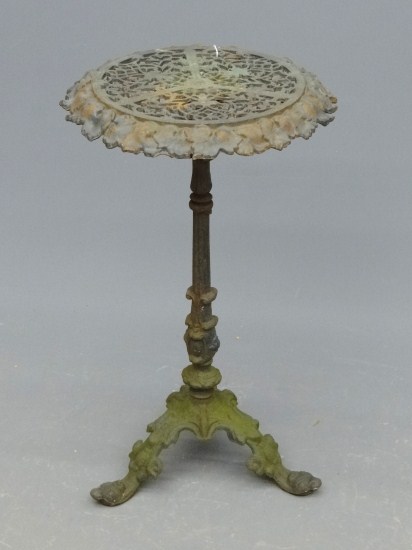 Decorative iron table. 28'' Ht.