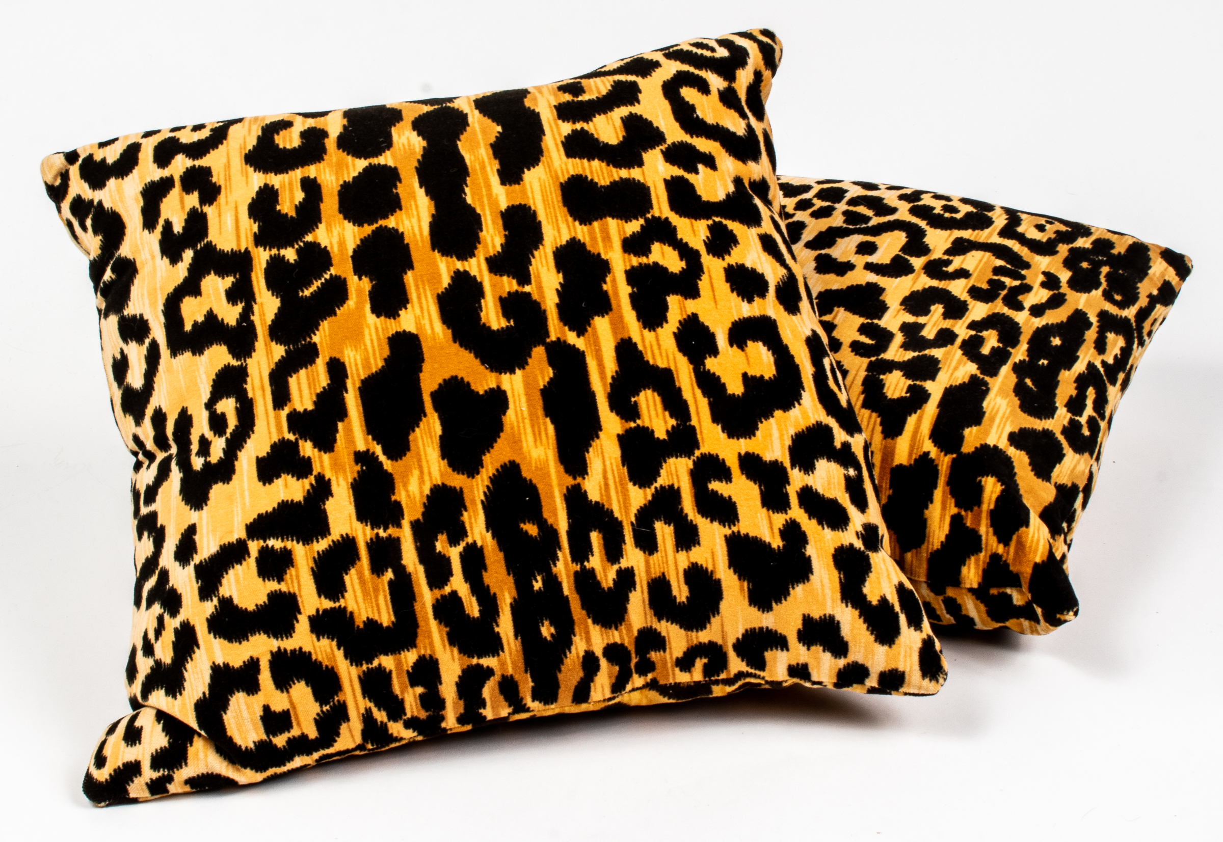 DECORATIVE LEOPARD PRINT THROW