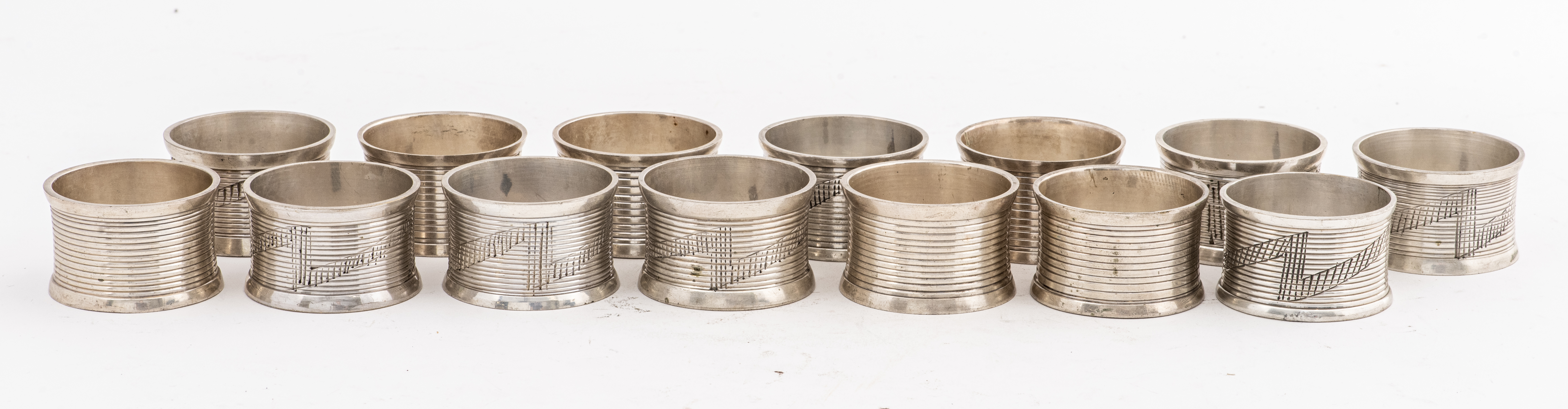 DECORATIVE NAPKIN RINGS, 14 14