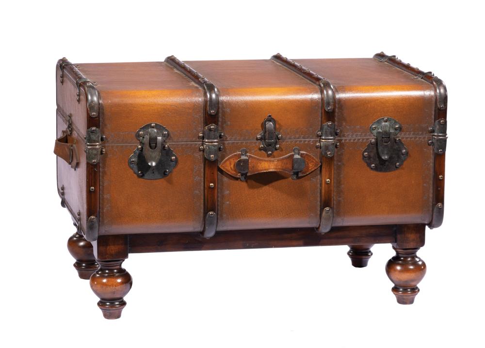 DECORATIVE STEAMER TRUNK ON
