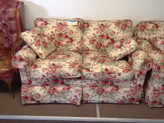 Decorative upholstered love