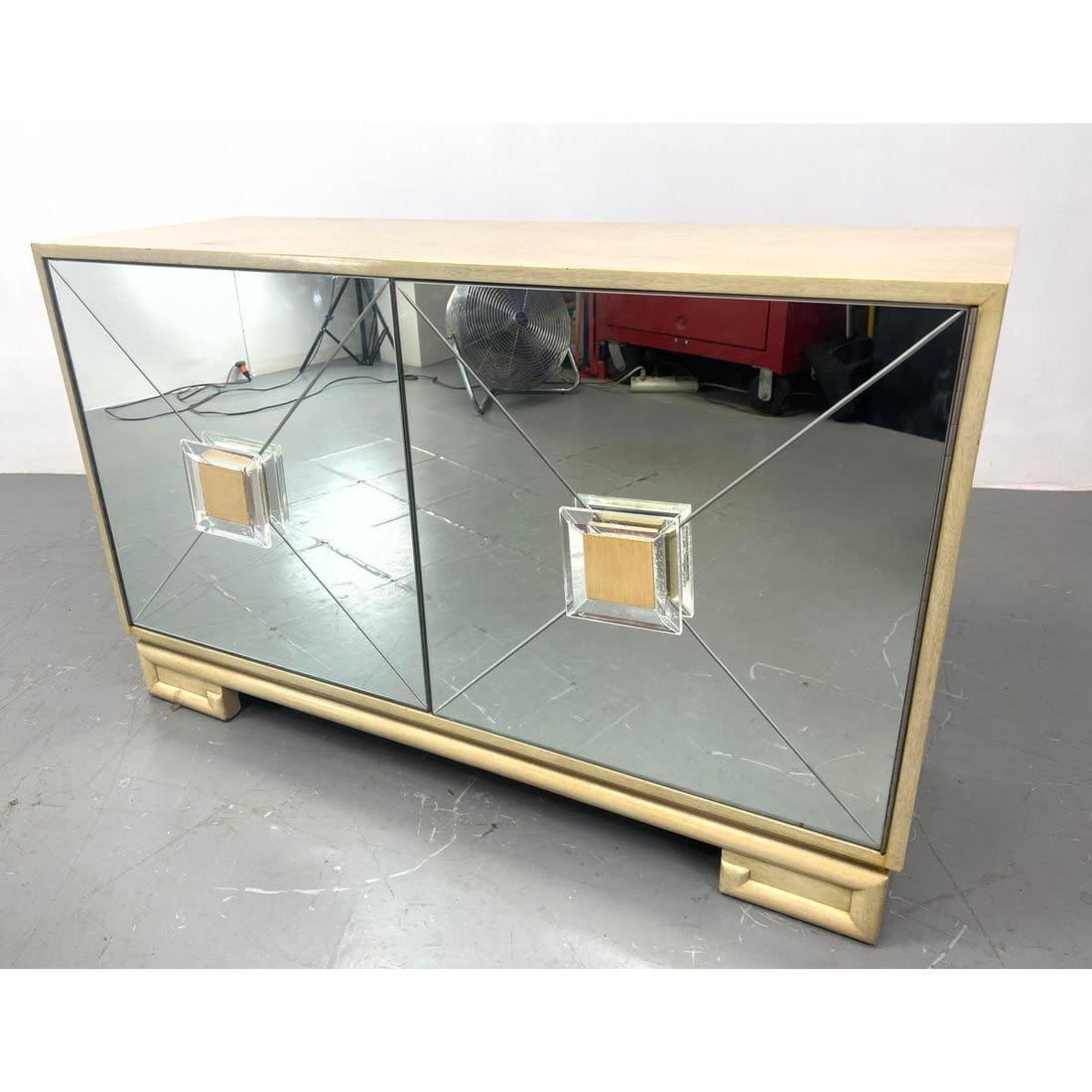 Decorator Mirrored Front Server