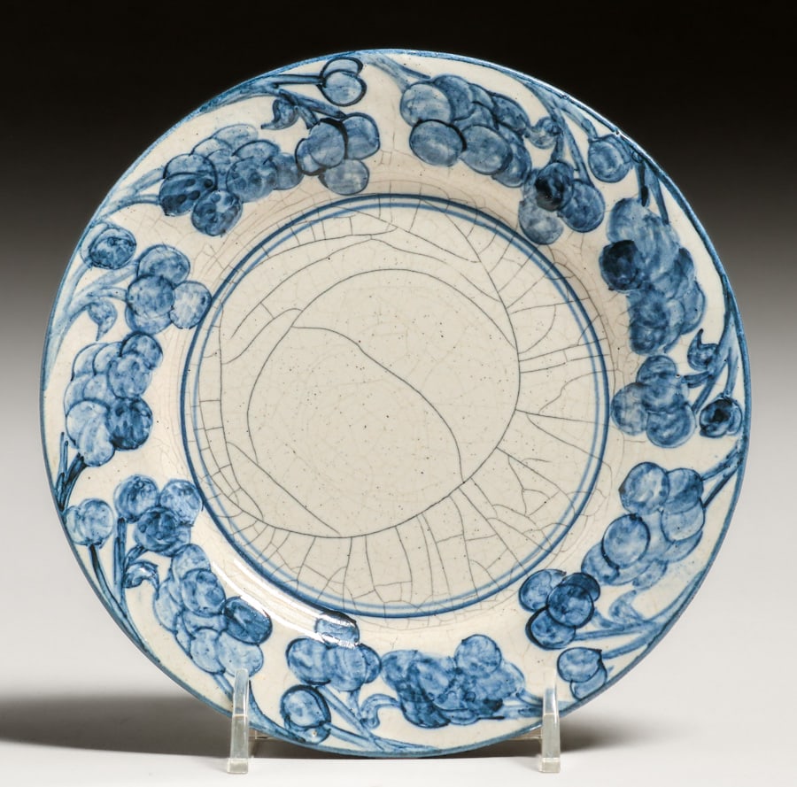DEDHAM POTTERY GRAPEVINE PLATE