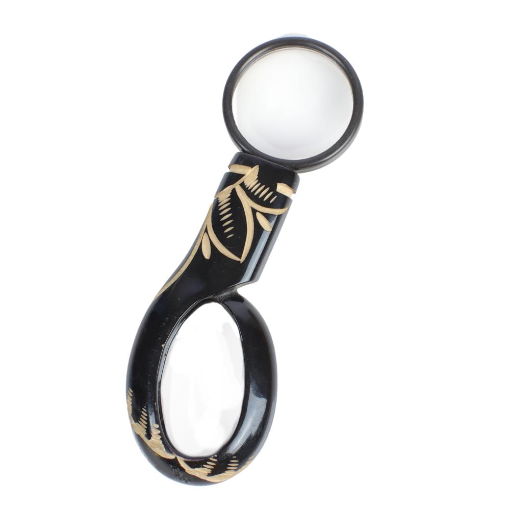 DEEPLY CARVED BLACK TO CREAM CUT