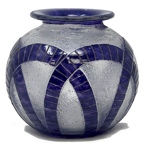 DEGUE FRENCH ART DECO VASEFrench