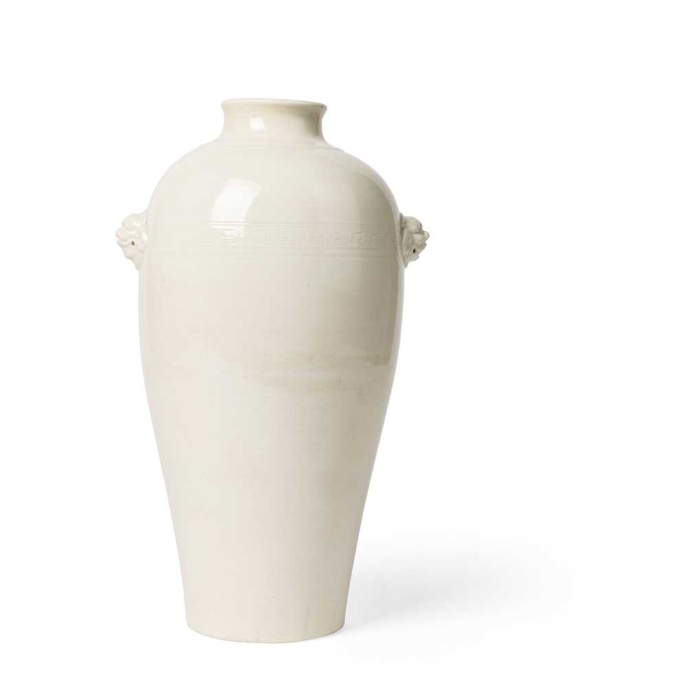 DEHUA 'LION MASK' HANDLED VASE QING