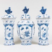 DELFT BLUE AND WHITE THREE-PIE