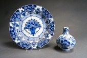 DELFT PORCELAIN BULBOUS VASE A