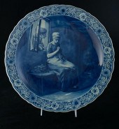 DELFT PORCELAIN CHARGERDepicti